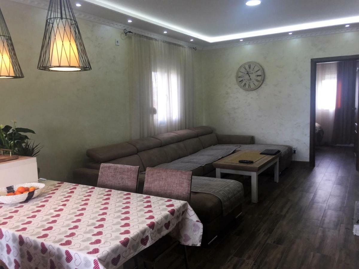 Eko Apartmani Krackovic Golubovci Ngoại thất bức ảnh